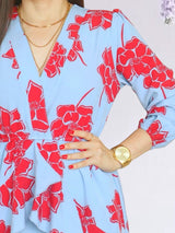 VESTIDO CORTO CAPAS CRUZADAS ESTAMPADO CELESTE