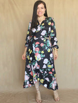 MAXIVESTIDO ENVOLVENTE CON VUELOS ESTAMPADO NEGRO