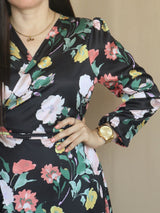 MAXIVESTIDO ENVOLVENTE CON VUELOS ESTAMPADO NEGRO