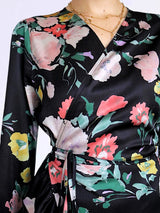 MAXIVESTIDO ENVOLVENTE CON VUELOS ESTAMPADO NEGRO (O)
