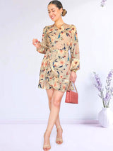 VESTIDO CORTO ENVOLVENTE CON VUELOS ESTAMPADO BEIGE