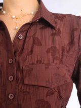 VESTIDO CORTO CAMISERO CON PLAQUETAS MARRÓN MOCA