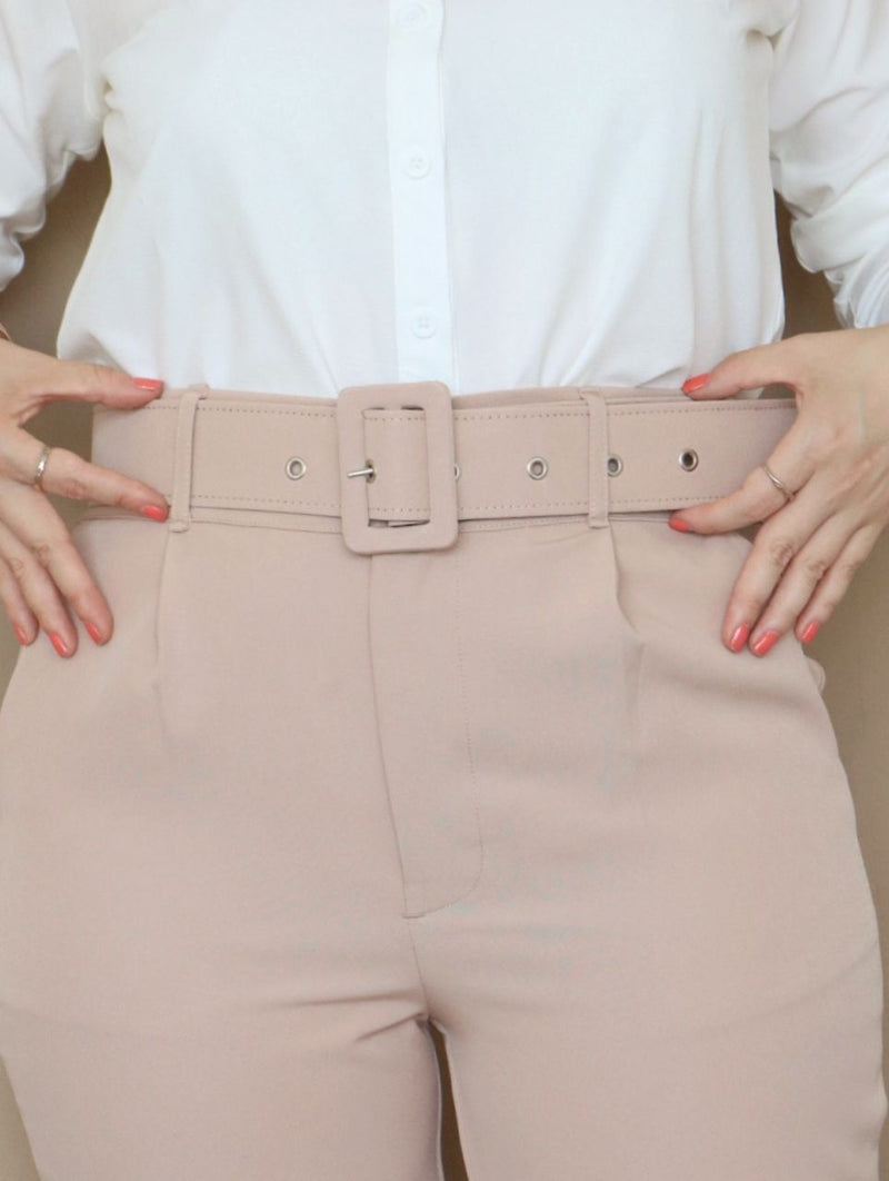 PANTALÓN CLÁSICO CON CORREA FORRADA